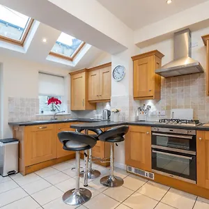 https://calderdale-terraces-3-minute-walk-to-the-square.yorkshirehotels.net